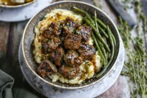 Garlic Butter Steak Bites with Mashed Potatoes and Green Beans Recipe