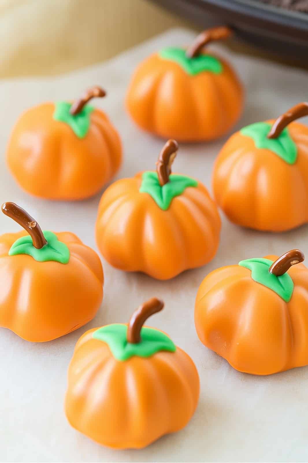 These Pumpkin Oreo Balls are the perfect no-bake Halloween treat! Made with crushed Oreo cookies, cream cheese, and coated in orange candy melts, they’re easy to make and deliciously festive. Perfect for parties!







