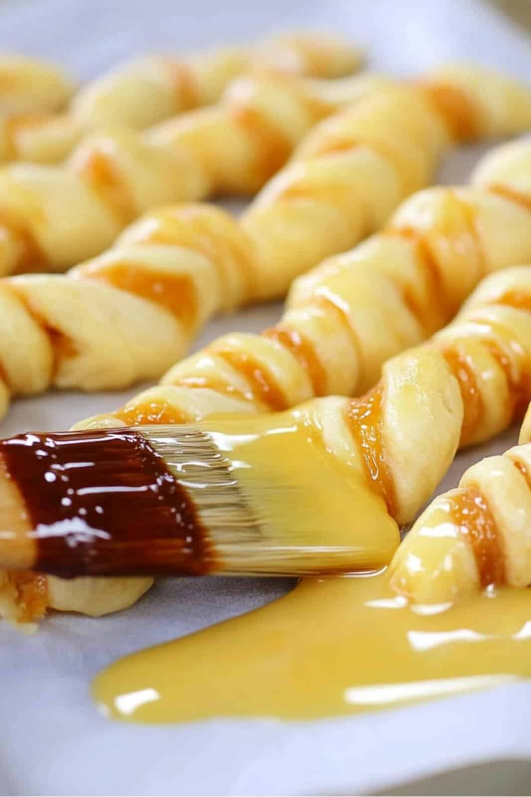 These Easy Pumpkin Pie Twists are a delicious fall treat made with crescent roll dough and a pumpkin spice filling. Perfect for a quick dessert or snack, ready in just 20 minutes!